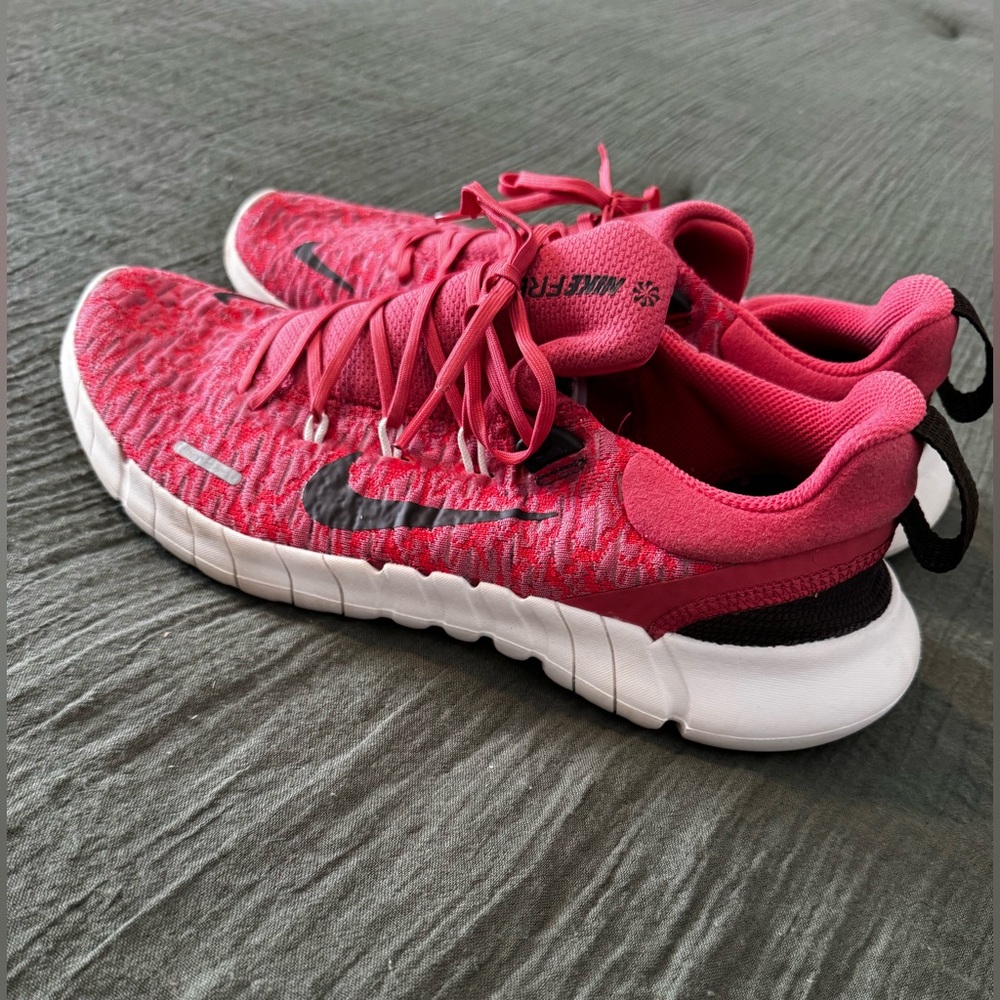 Nike Free Women's Pink Running Shoes - Picture 5 of 7